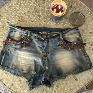 Chelsea Violet women’s Jean shorts size 31